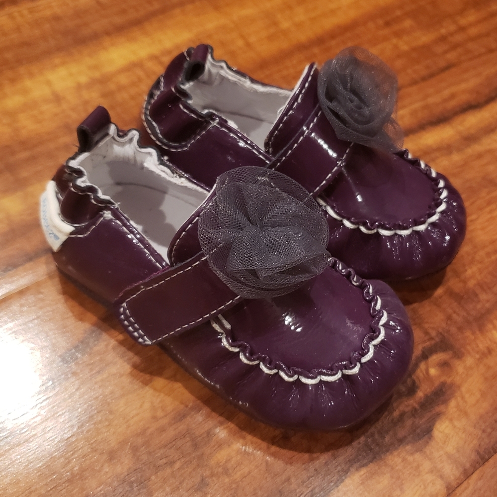 Robeez NWT 6-9 months Purple Patent Leather Shoes w/ Gray Tulle Rosette